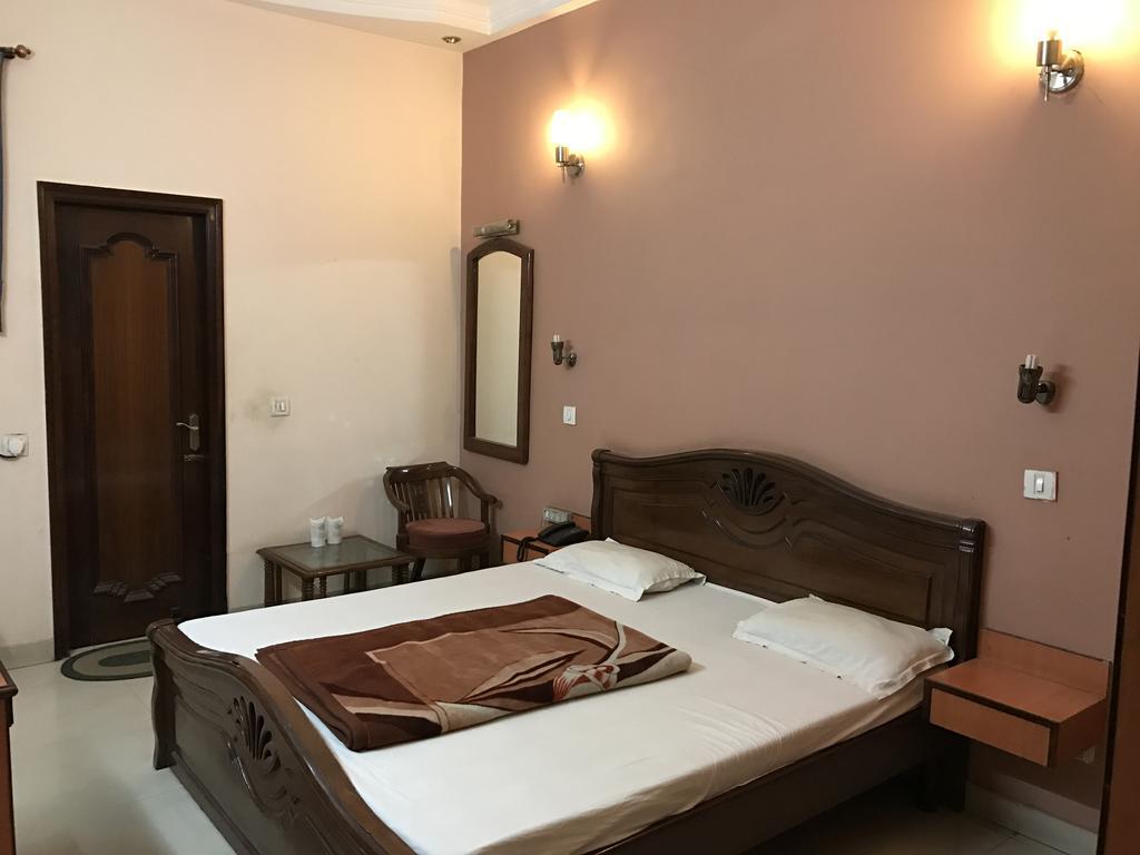 Hotel D R International Ambāla Extérieur photo