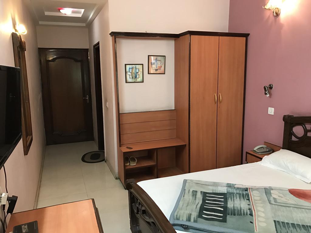 Hotel D R International Ambāla Extérieur photo