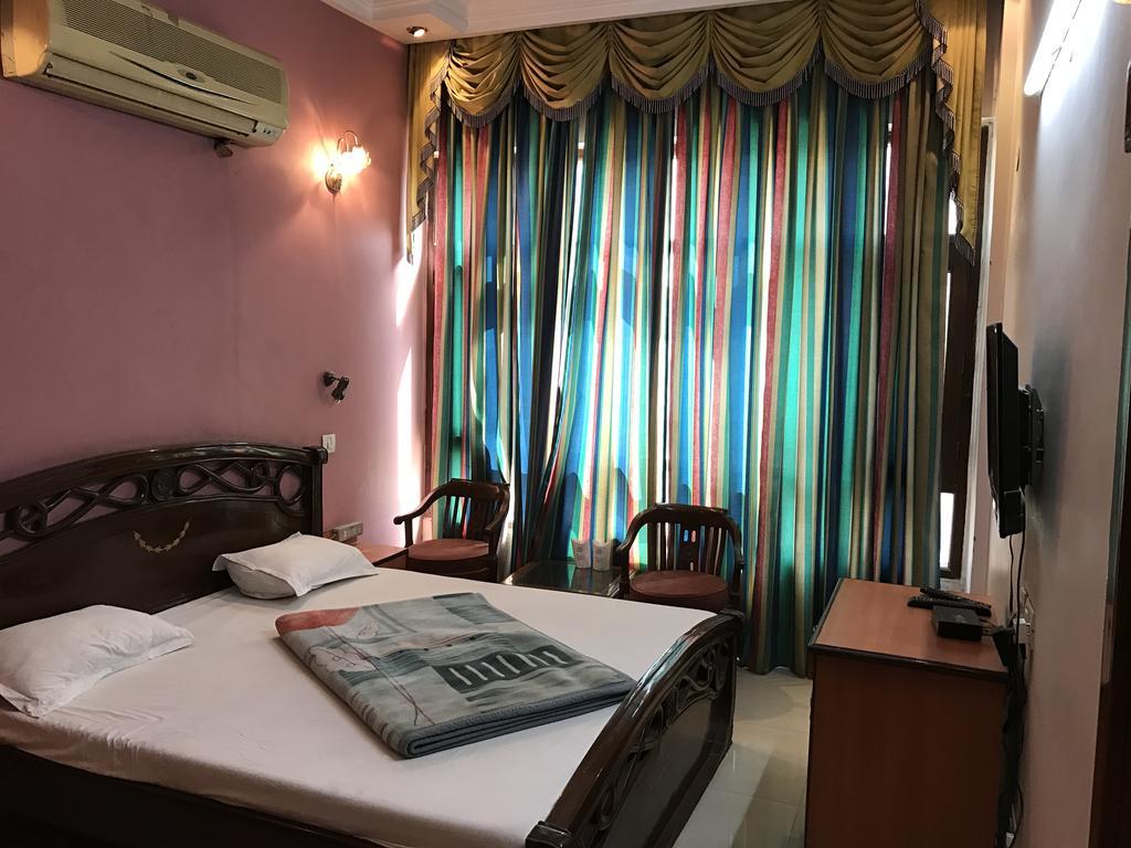 Hotel D R International Ambāla Extérieur photo