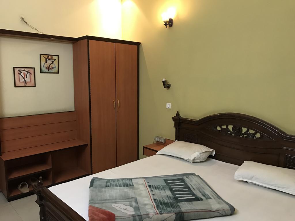 Hotel D R International Ambāla Extérieur photo