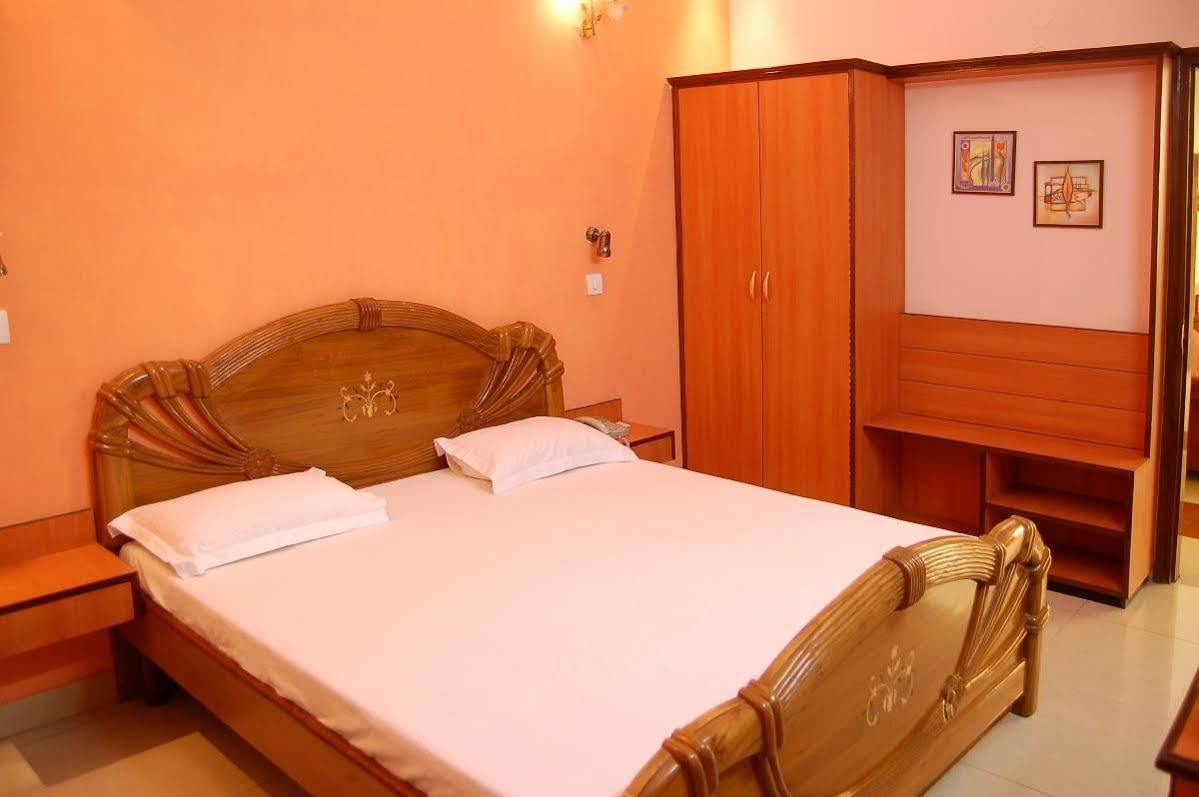 Hotel D R International Ambāla Extérieur photo